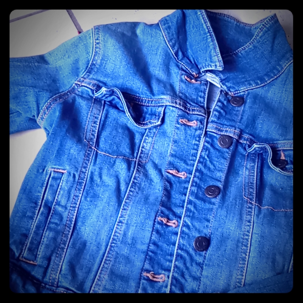 Im selling a jean jacket